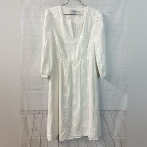 🆕 NWOT embroidered white Guideboat midi dress